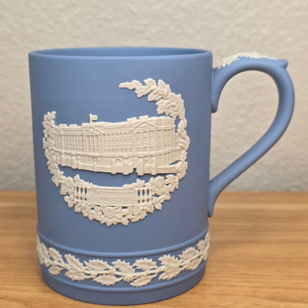 Wedgwood Buckingham Palace Christmas 1979 Mug Blue Jasperware Excellent Relief
